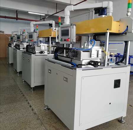 自動鉚壓機(jī)